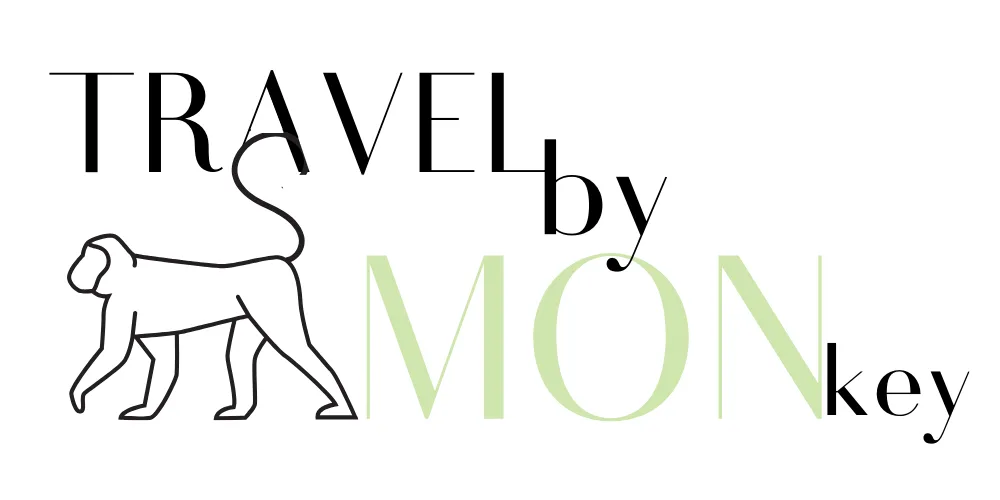 Logo bloga podróżniczego TravelbyMonkey prowadzonego przez Monikę Zielińską