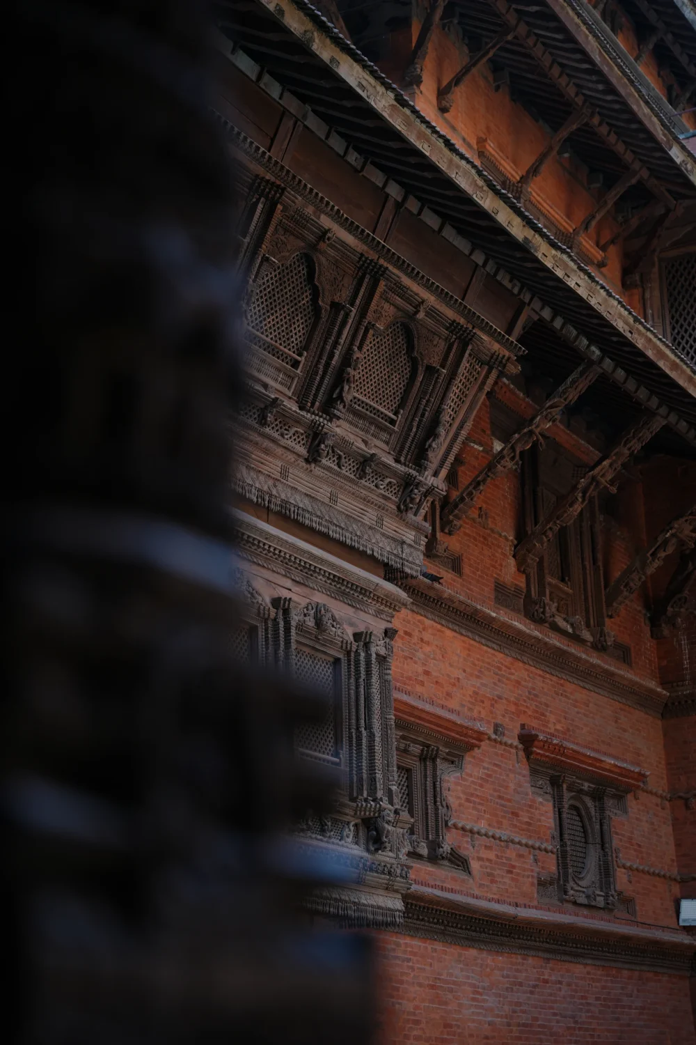 Durbar-Square-Katmandu-Nepal-Atrakcje-Podrozowanie-TravelByMOnkey-Architektura-Nepal-Historia Tradycyjna architektura Newarów – zdobienia pałacu królewskiego Hanuman Dhoka na historycznym placu Durbar Square