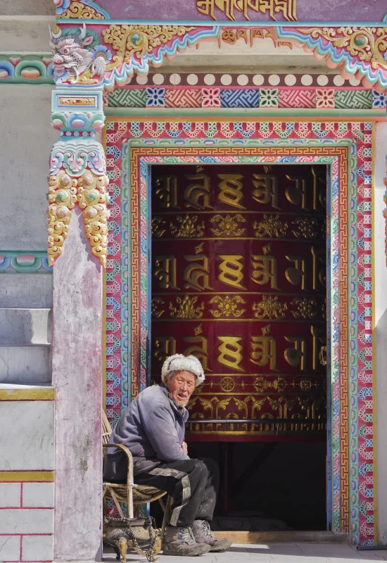 langtang-village-trek-Kyanjin-Gompa-buddhism-tybetanski-kultura-lokalni-mieszkancy-swiatynie-przewodnik langtang-village-trek-Kyanjin-Gompa-buddhism-tybetanski-kultura-lokalni-mieszkancy-swiatynie-przewodnik