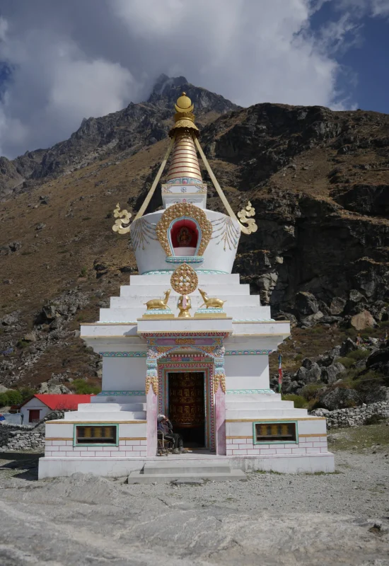 siwatynia-buddyjska-Kyanjin-Gompa-dolina-Langtang-wioska-nepal-buddyzm-himalaje-trek siwatynia-buddyjska-Kyanjin-Gompa-dolina-Langtang-wioska-nepal-buddyzm-himalaje-trek