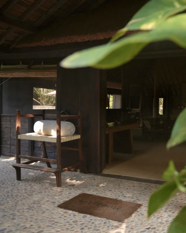 tiger-tops-karnali-lodge-tharu-lodge-bardia-chitwan-historia-jim-edwars-jack-edwars-nepal-travel-safari-przewodnik-najlepszy-hotel-w-bardii-travelbymonkey tiger-tops-karnali-lodge-tharu-lodge-bardia-chitwan-historia-jim-edwars-jack-edwars-nepal-travel-safari-przewodnik-najlepszy-hotel-w-bardii-travelbymonkey
